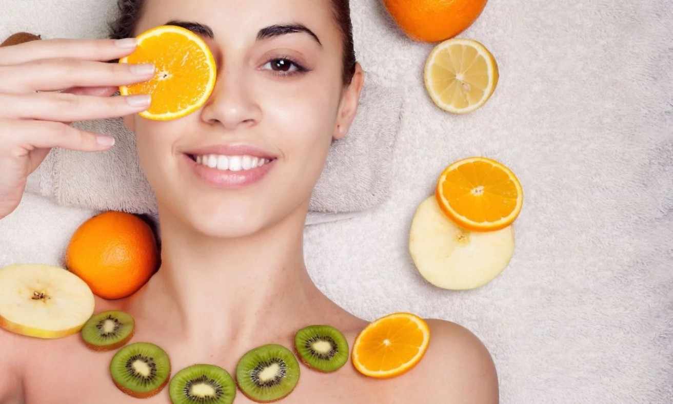 High dose Vitamin C tablets with fresh citrus fruits and glowing skin symbolizing acne scar fading and youthful radiance.