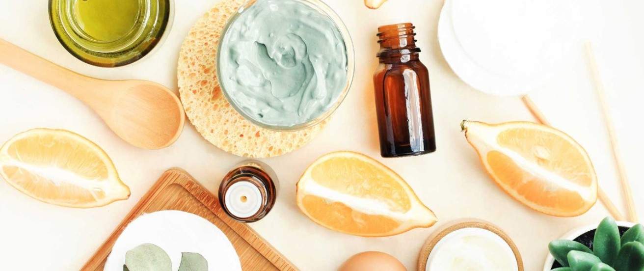 Vitamin C serum, tablets, and citrus fruits showing best ways to use Vitamin C for glowing skin naturally.